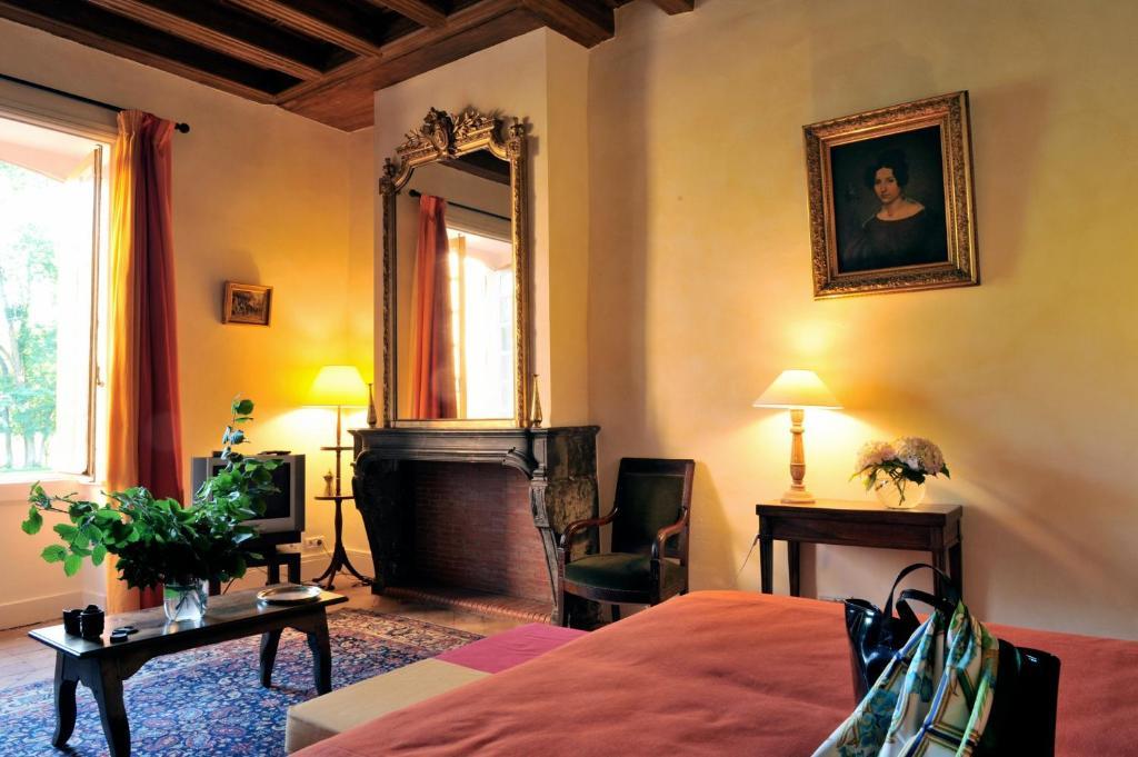 Chateau De La Venerie Denice Room photo